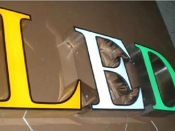 富顺介绍LED招牌的基础知识。