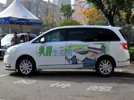 富顺户外车贴喷绘如何保持效果?