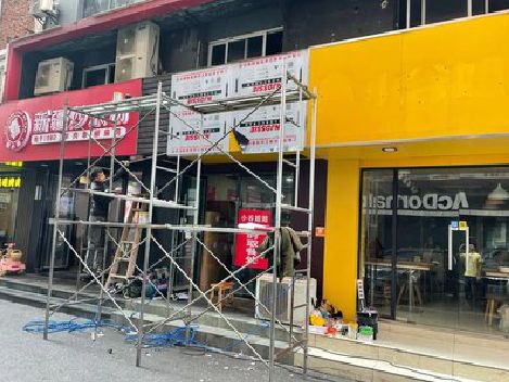 富顺制作广告招牌如何避免它发黄？